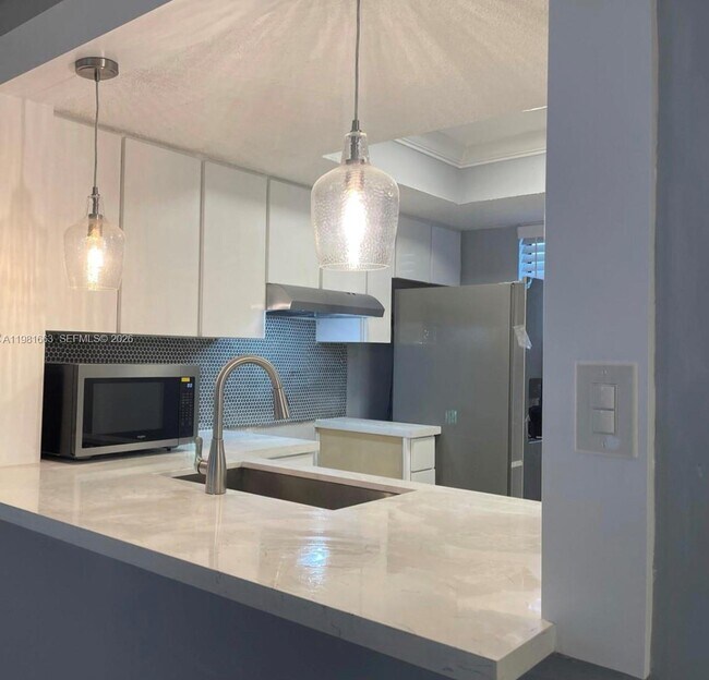 Building Photo - 5200 NW 31st Ave Unit 165 J