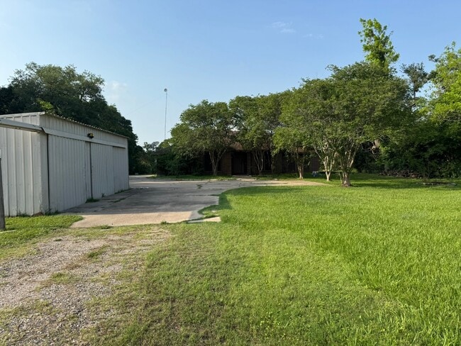 Building Photo - 772 Riverside Dr Rental