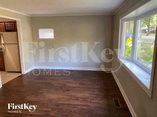Photo - 410 Mineral Rd