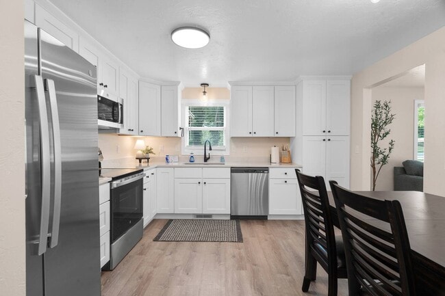 Photo - 2598 Parkwood Dr Unit 2598