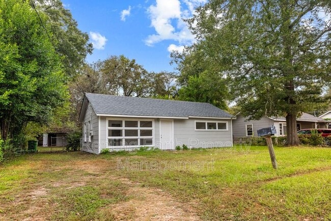 Photo - 341 Chisholm St