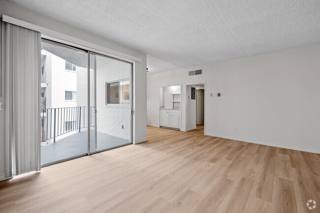 2BD, 2BA - 970SF - Living Room