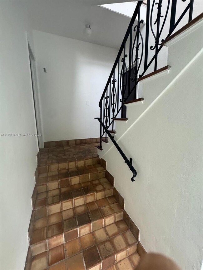 Photo - 315 W 28th St Unidad 4