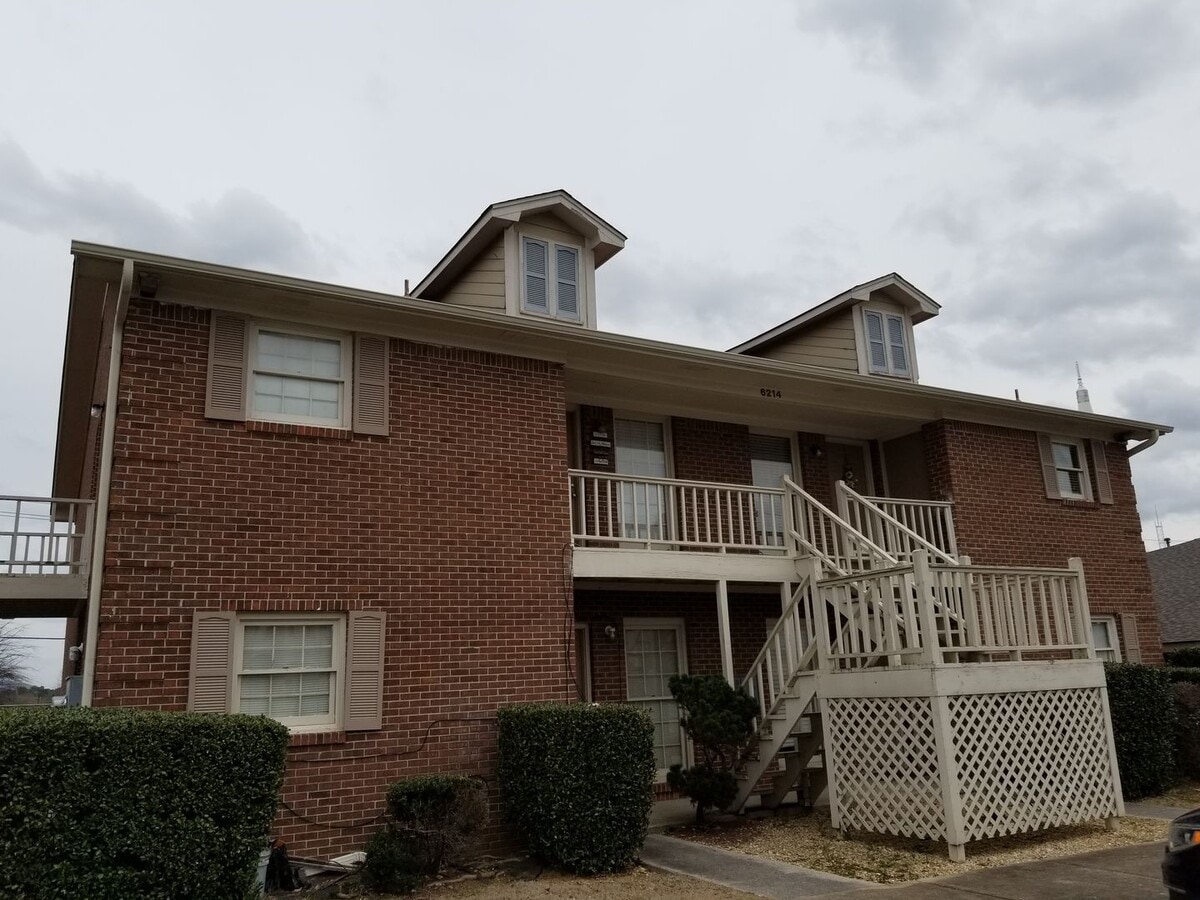 Photo - 6214 Robinhood Ln NW Unit D