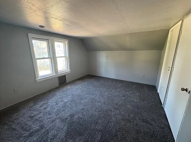 Photo - 75 Van Stallen St