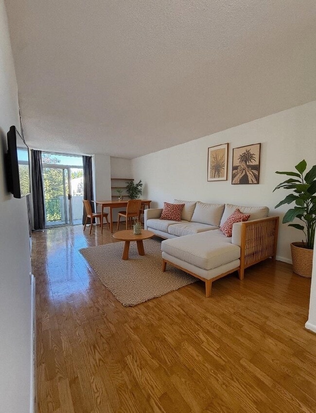 Building Photo - 200 Grand Cove Way Unit 5F