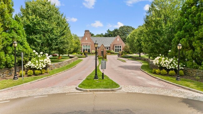 Photo - 77 Havemeyer Ln Unit 313