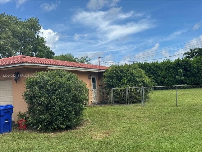 8300 NW 35th Ct