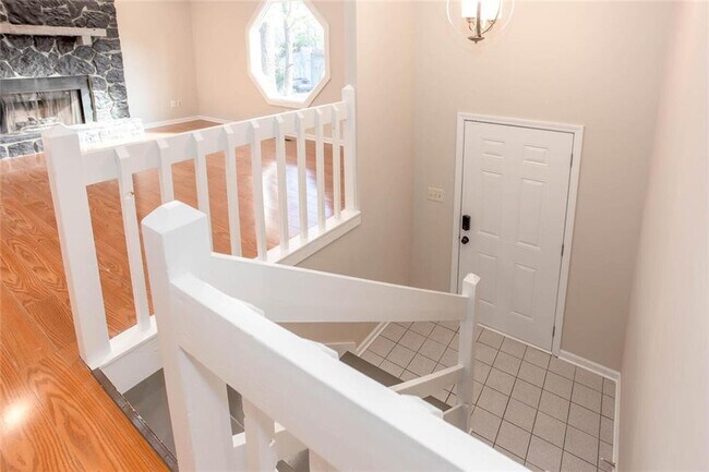 Photo - 4049 Leicester Dr NE
