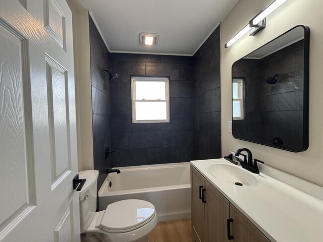 Photo - Charming 3-Bedroom Haven in Burton: Pet-Friendly Bliss with Modern Amenities!