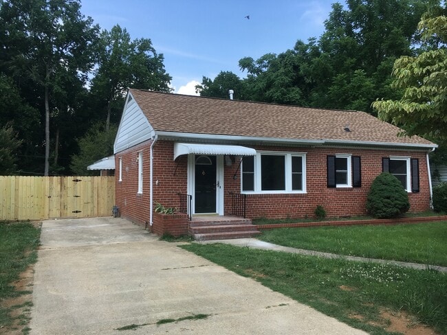 Photo - 1806 Parlow Dr House
