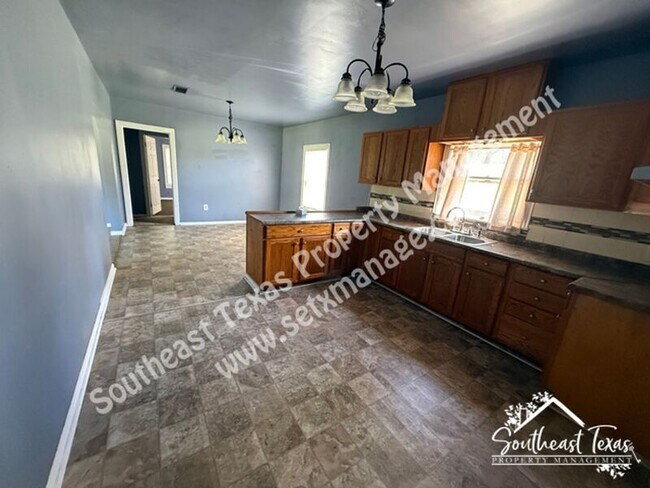 Photo - 3255 Charles St