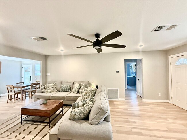 Photo - 200 Santa Rita Dr