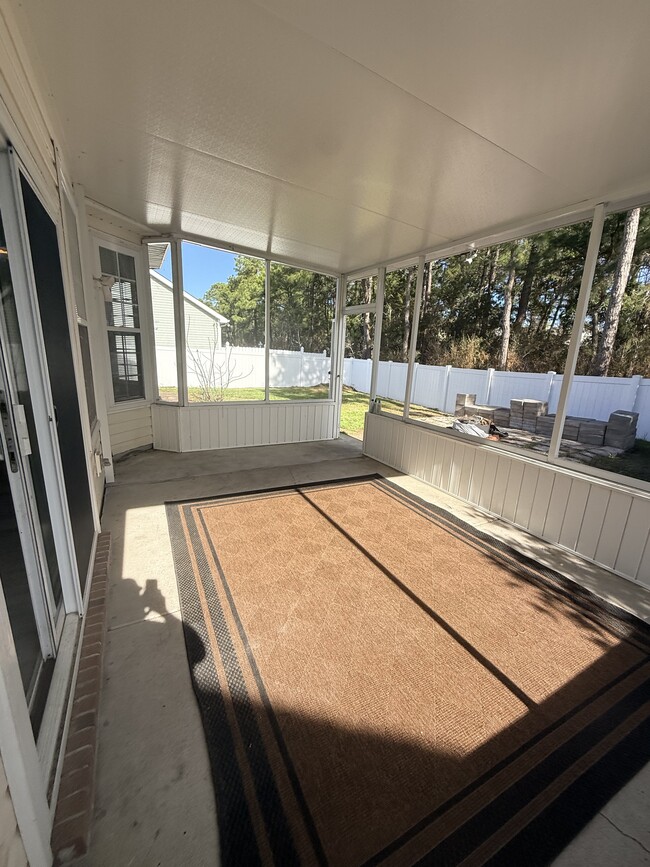 Photo - 834 Indianola Ct