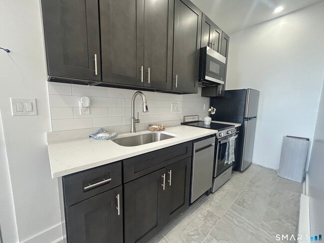 Building Photo - 207 Bank St Unit 202