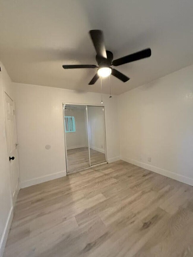 1552 E 32nd St Unidad 4