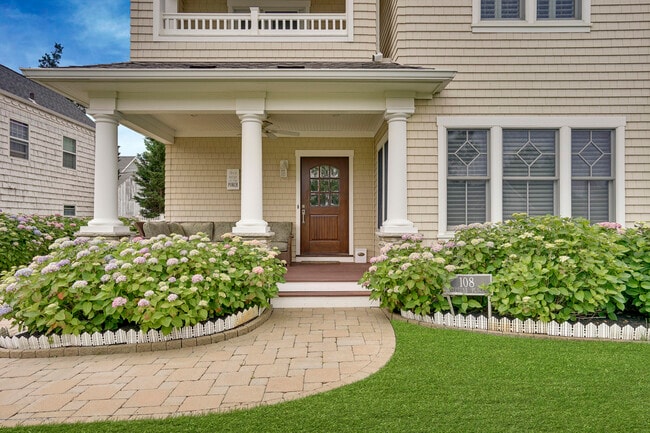 Photo - 108 Neptune Pl