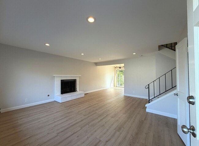 Photo - REMODELED LARGE 1600sf 4BR/2BA 3PK ?Miramonte Gardens AVAIL NOW