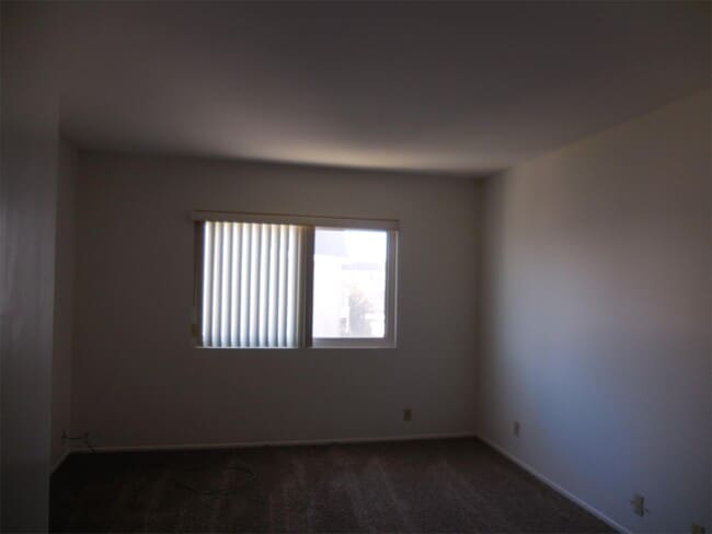 Photo - 309 E Surfside Dr