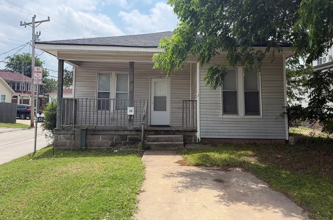 Building Photo - 320 W Duffy St