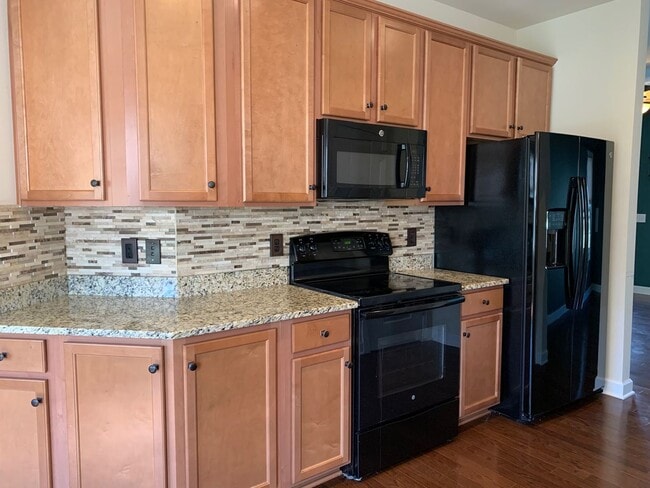 Photo - 215 Phoenix Blvd NW