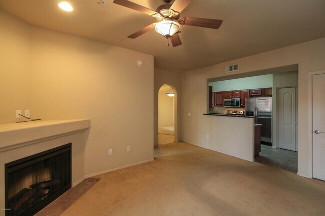 Photo - 2550 E River Rd Unidad 12202