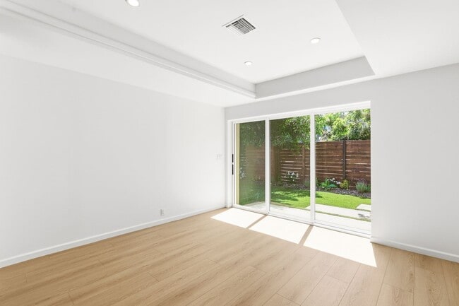 Photo - Beautiful modern 3 Bed + 2 Bath House