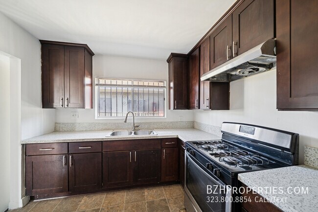 Photo - 5380 Romaine St Unidad 4A