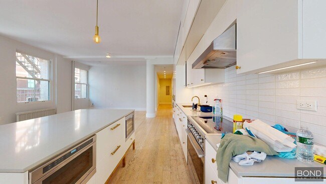 Building Photo - 452 Broome St Unit 3W Rental
