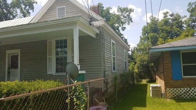 Photo - 2026 Clark St