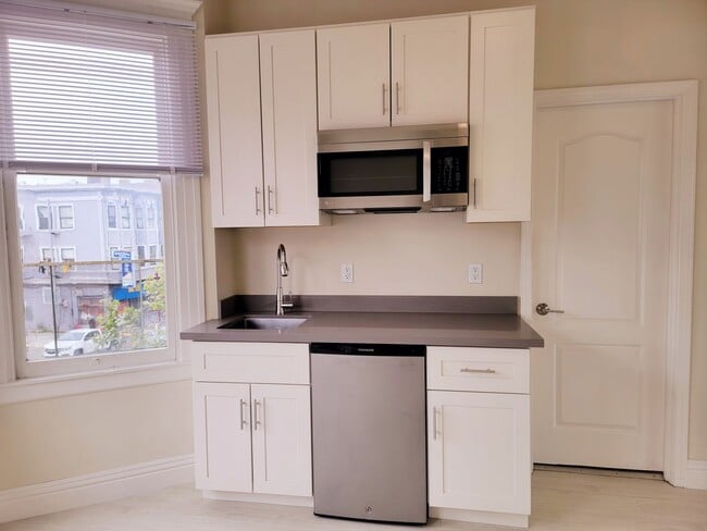 Photo - Broadwell, LLC (Broadway-Powell) Unit 1362-13