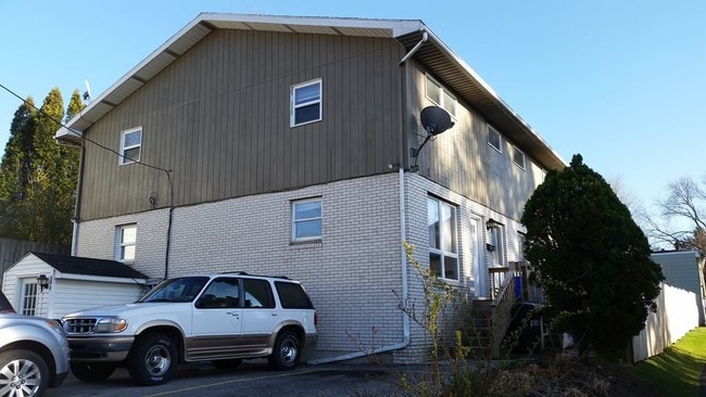 Building Photo - 252 Gompers Ave Unit B