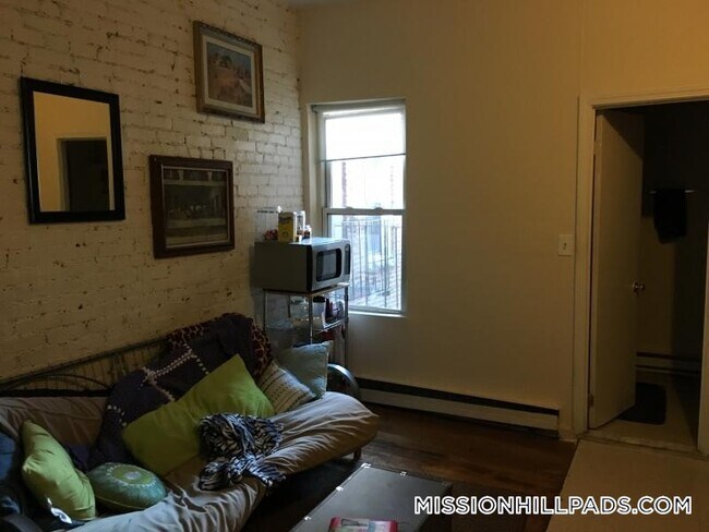890 Huntington Ave Unit 3