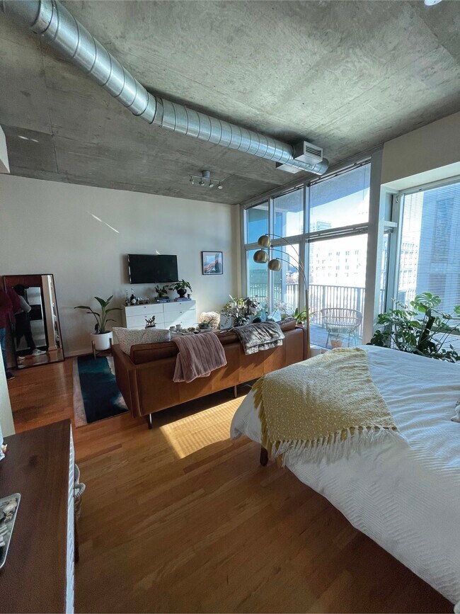 Photo - 943 Peachtree St NE Unidad 909