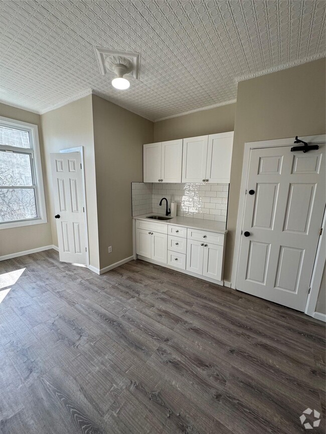 Building Photo - 72-15 62nd St Unit 2L Rental