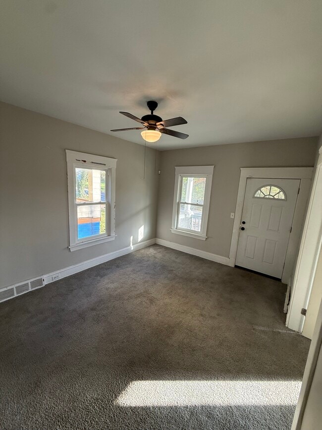 Photo - 10303 Sophia Ave