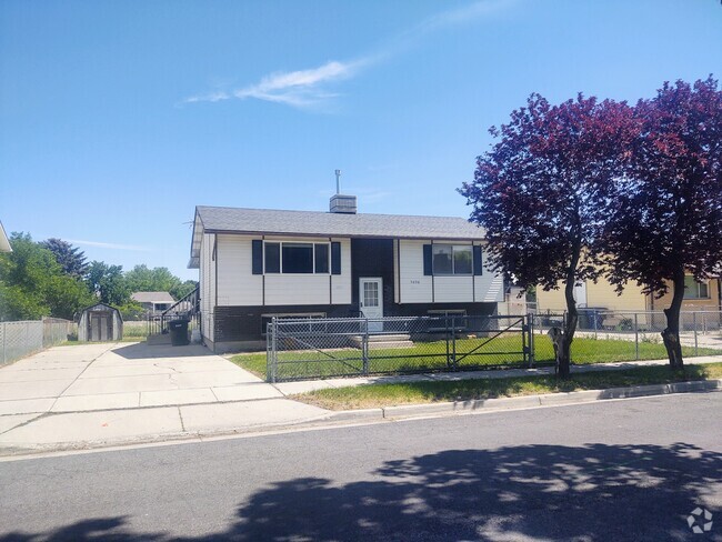 Building Photo - 5036 Cherry View Dr Rental