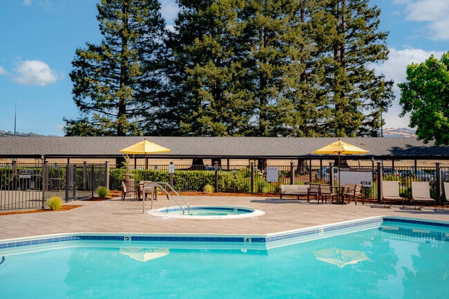 Piscina principal / Spa - Park Ridge Apartments