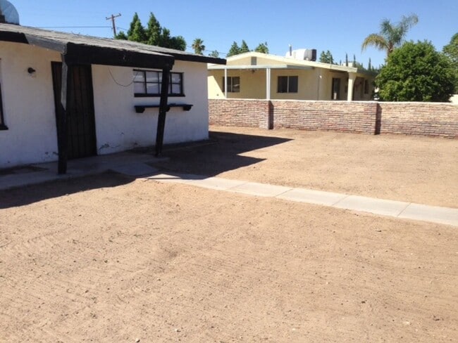 Building Photo - Two Bedroom One Bath Home on a large lot w...
