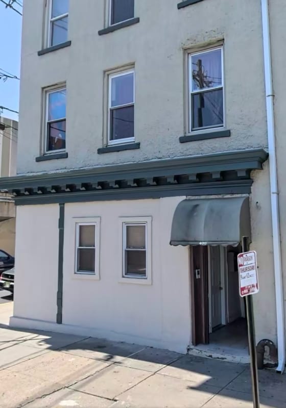 Building Photo - 400 Livingston St Rental