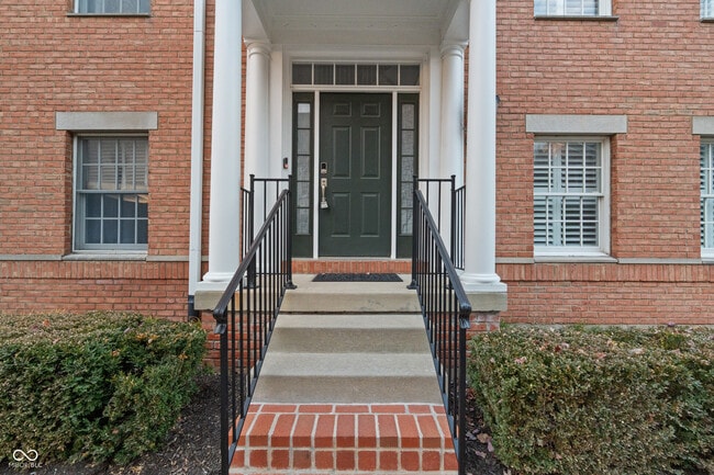 Photo - 2068 Broughton St