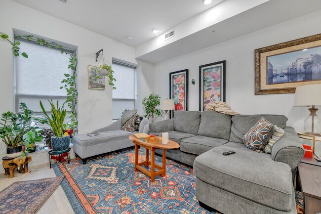 Photo - 4204 8th St NW Unidad 2