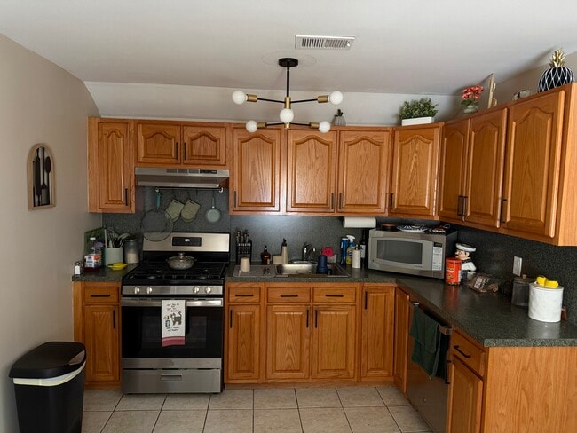 323 Sheldon Ave Unit Top floor