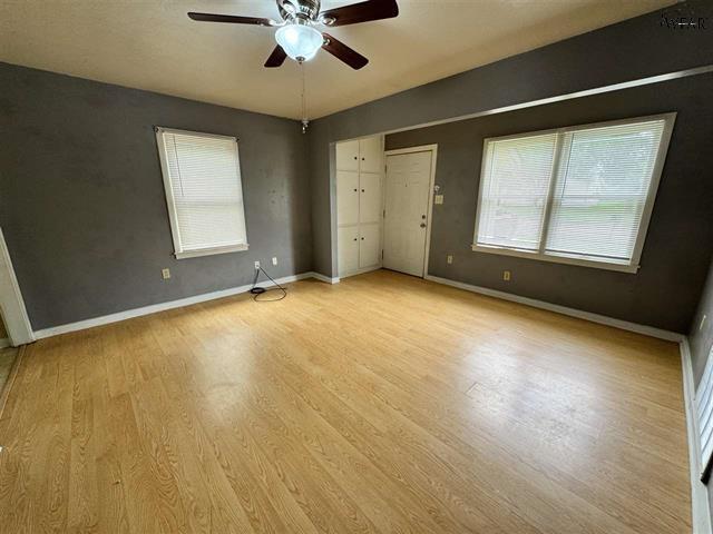 Photo - 2841 Featherston Ave