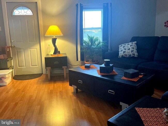 Photo - 695 W Kings Hwy