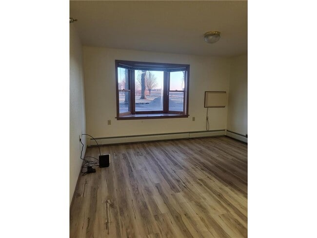 Photo - 609 Main St S Unit 2