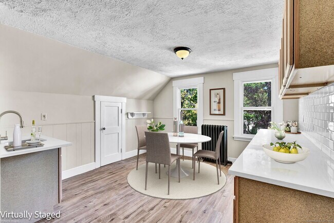 Photo - 253 Chatham St