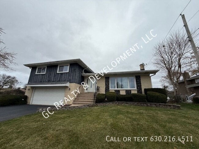 Building Photo - 609 Pinecroft Dr