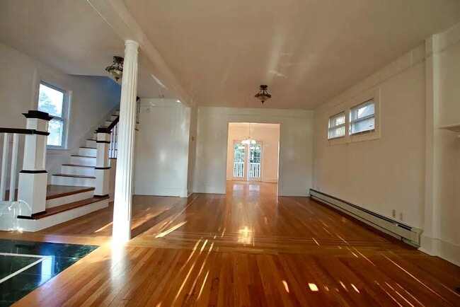 1522 Dwight Pl