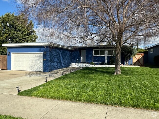 Building Photo - 3 Bedroom Single Level Home in Foothills o...